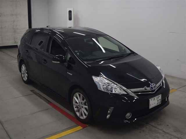 70081 Toyota Prius alpha ZVW41W 2012 г. (MIRIVE Osaka)